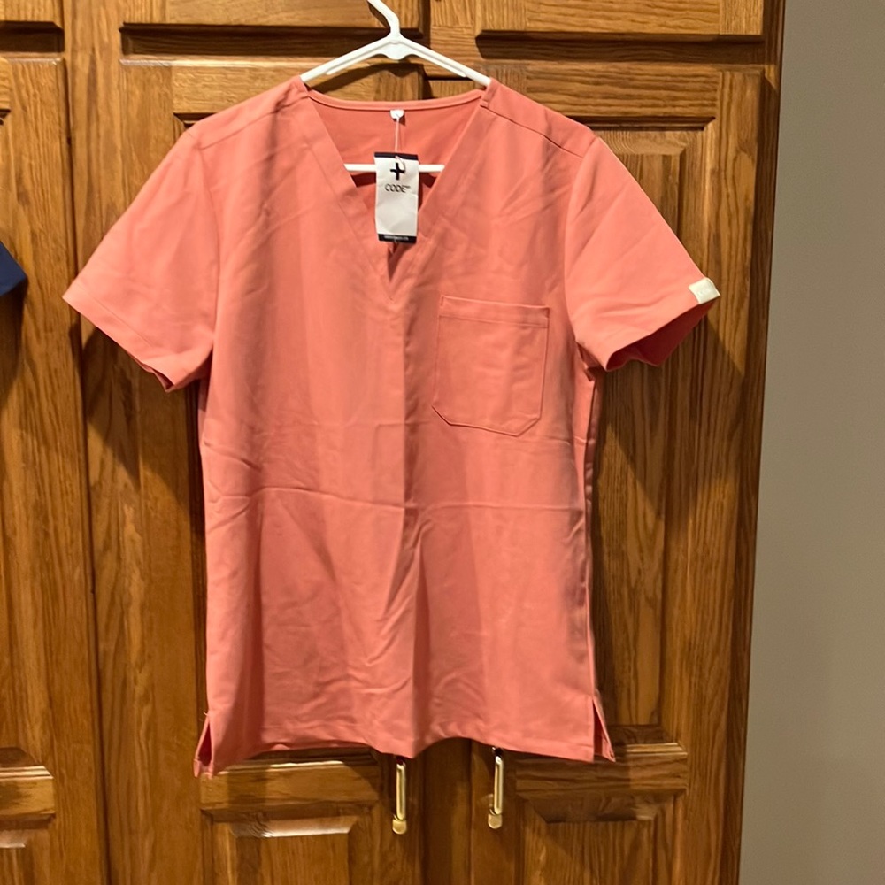 Code women’s mauve scrub top